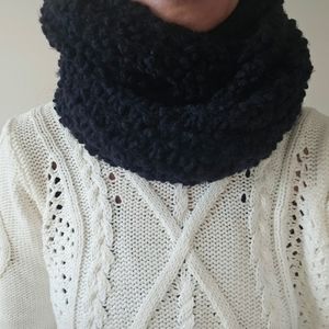 Warm Chunky black scarf
